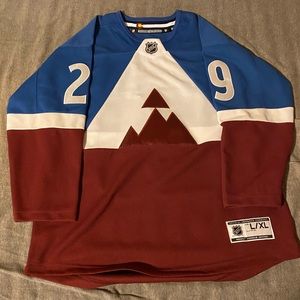 Nathan MacKinnon 2020 Stadium Series Fanatics Breakaway jersey - size youth L/XL